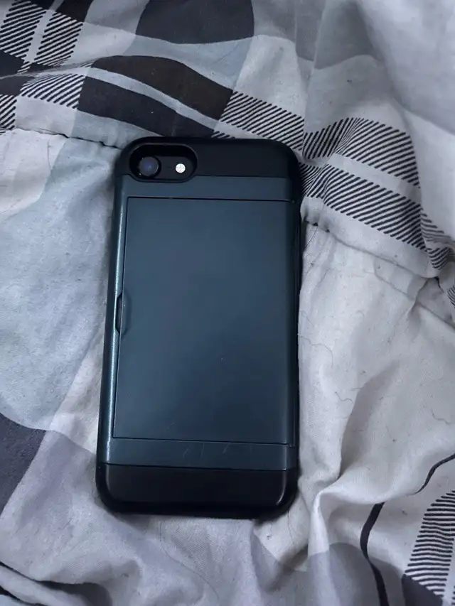 Iphone SE second Gen in Cell Phones in Kingston - Image 3
