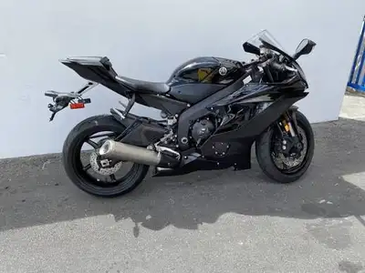 2020 Yamaha R6 for sale with under 1,500km!! Never dropped, no scratches, needs nothing at all. Last...
