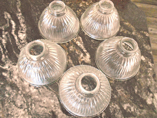 Set of 5 heavy glass chandelier shades dans Éclairage intérieur et plafonniers  à Moose Jaw