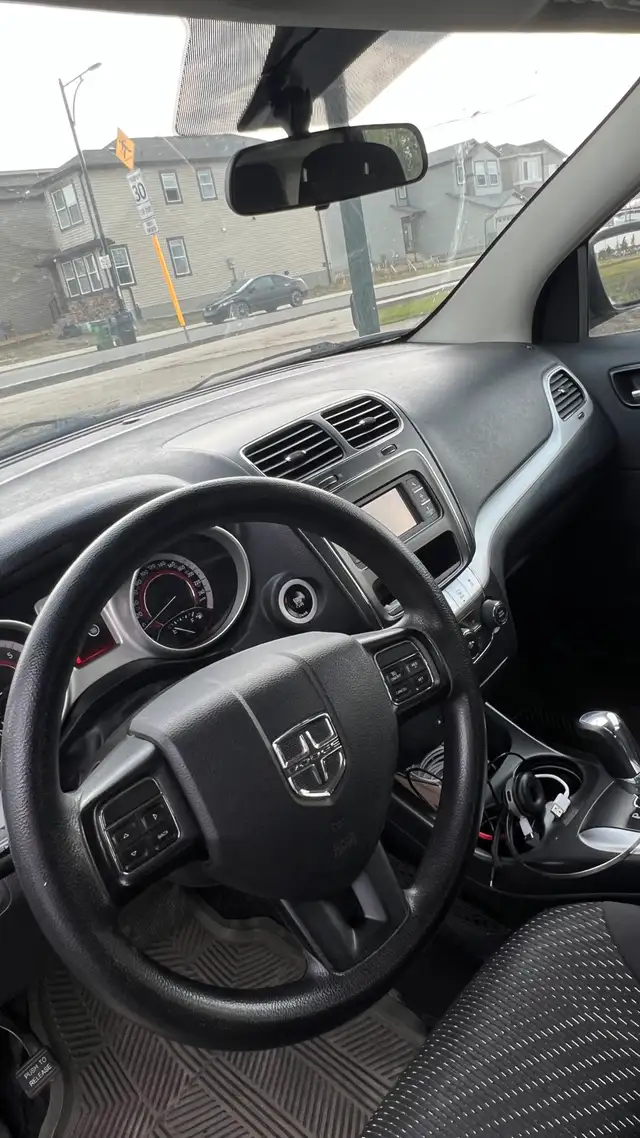 2015 dodge Journey in Cars & Trucks in Mississauga / Peel Region - Image 4