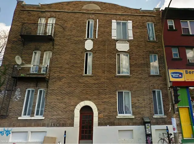 Apartment on Plateau Mont-Royal, 2.5 rooms, available December 1