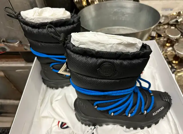 MONCLER SZ 41 NEED CASH QUICK SALE63005665679363121