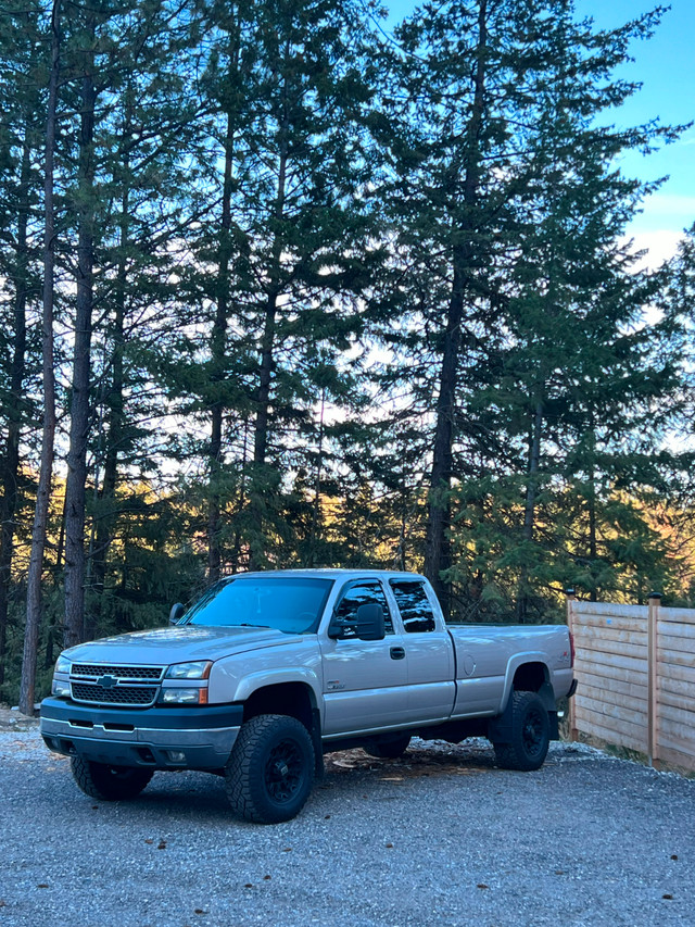 2005 LLY Duramax Long box in Cars & Trucks in Calgary