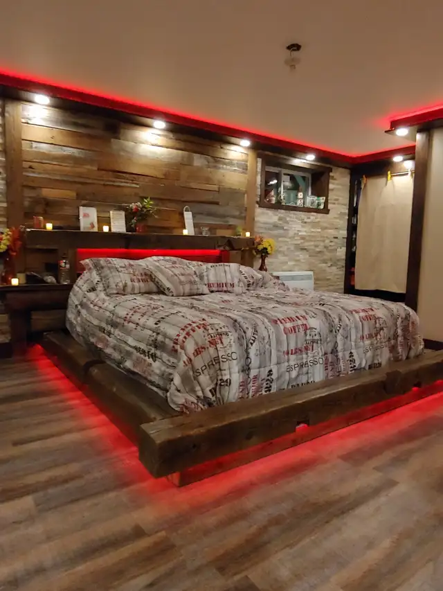 Lits écoresponsables en poutres de granges in Beds & Mattresses in Laval / North Shore - Image 8