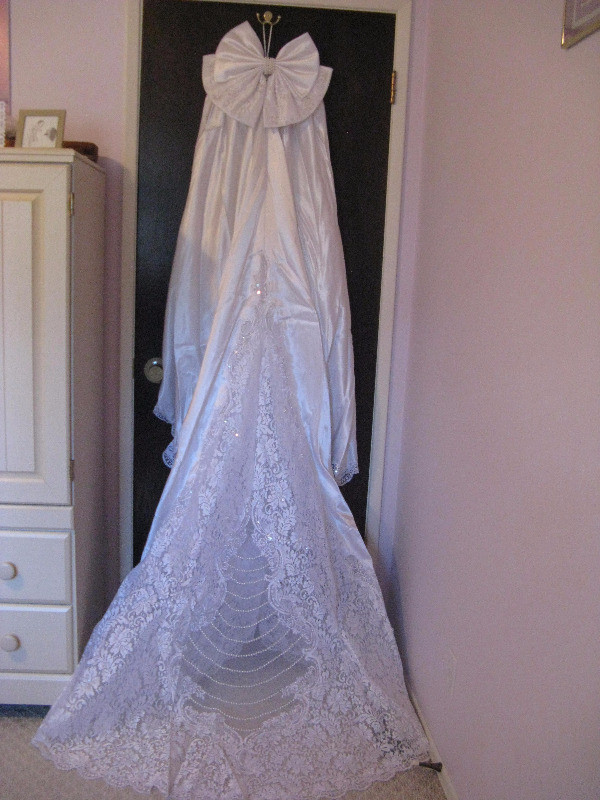 Wedding Gown & Veil in Wedding in Prince Albert - Image 2