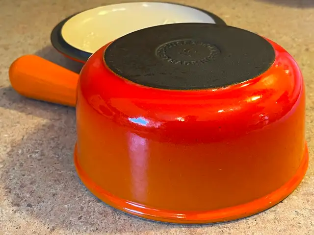 Le Creuset Flame Orange 16 Sauce Pan with Lid in Kitchen & Dining Wares in Calgary - Image 9