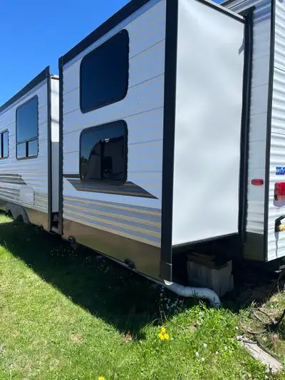 Park model camper. Wild wood by Forest River. 2018 bought new off lot August 2019. 3 years warranty...