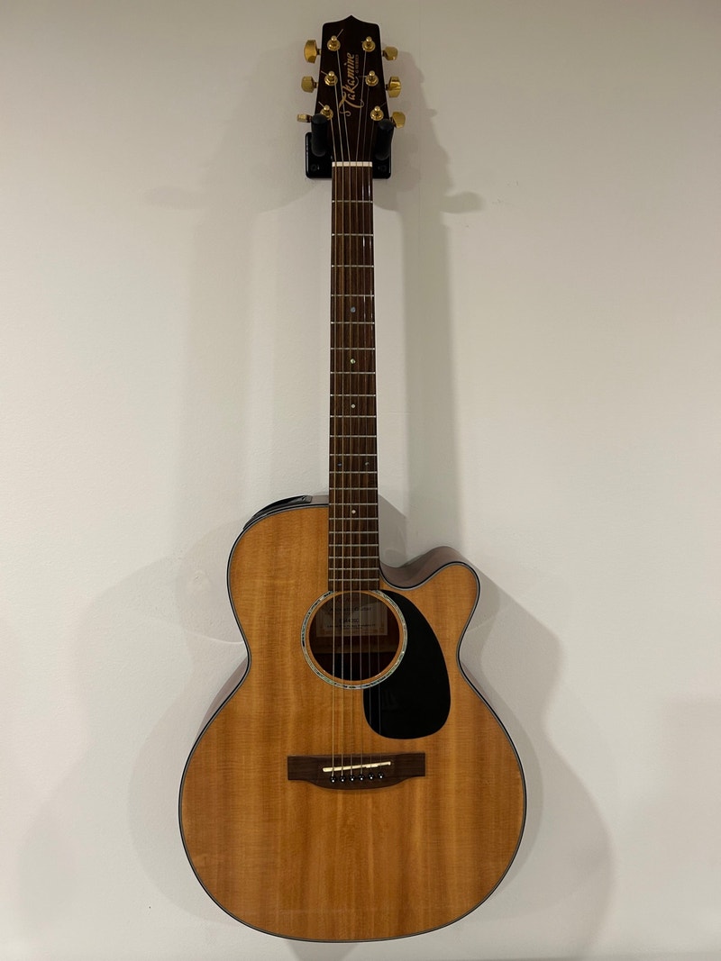 Takamine Acoustic/Electric Guitar with Hard Case Guitars Oakville
