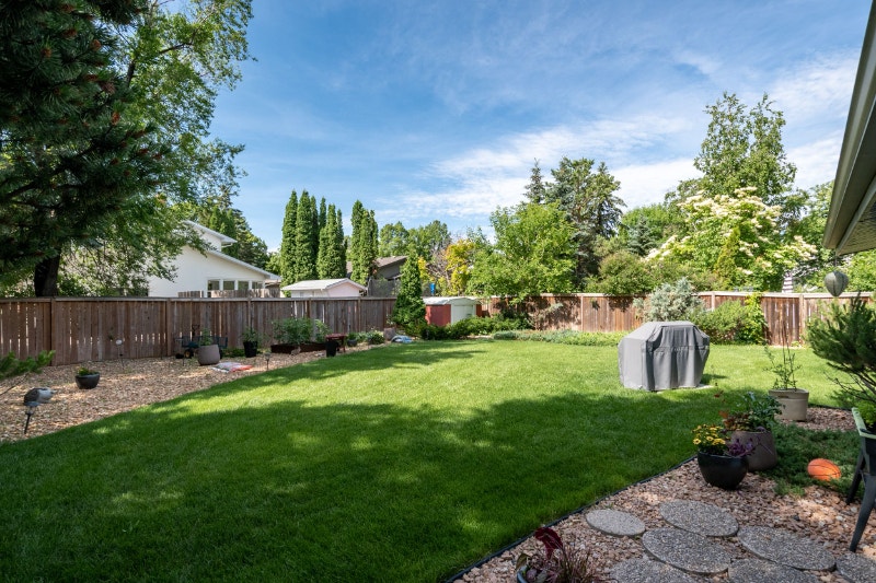 Home for Rent in Tuxedo, Winnipeg, MB. 4BR. 2.5 Bath. Long Term