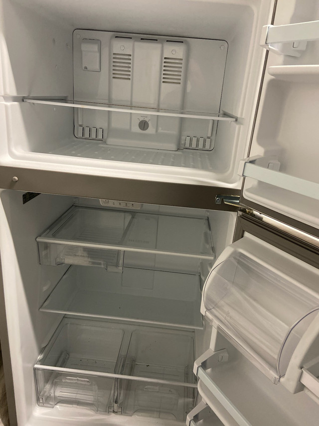 Selling my New fridge  dans Congélateurs  à Ouest de l’Île - Image 4