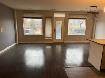 Beautiful Townhome located in the Signature building. Close to all amenities. Immediate availability