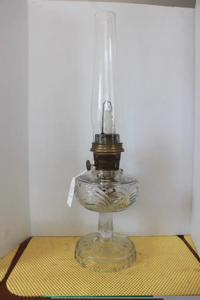 ALADDIN - VINTAGE CLEAR WASHINGTON DRAPE B-53 CROWFOOT LAMP in Indoor Lighting & Fans in Belleville - Image 4