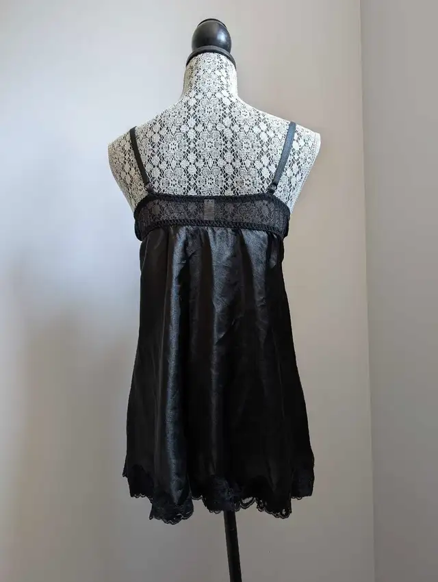 Vintage Gilligan & O'Malley Size L Black Satin Lingerie Silky 62865712575617121