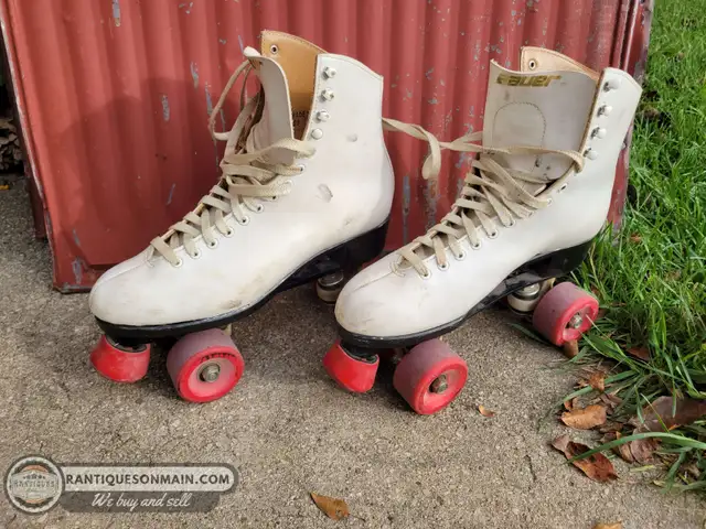 Vintage Bauer Roller Skates in Skates & Blades in Owen Sound - Image 2