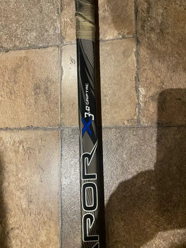 Men’s Bauer Vapor X 3.0 Griptac Hockey Stick Left- Handed 62” in Hockey in Hamilton - Image 6