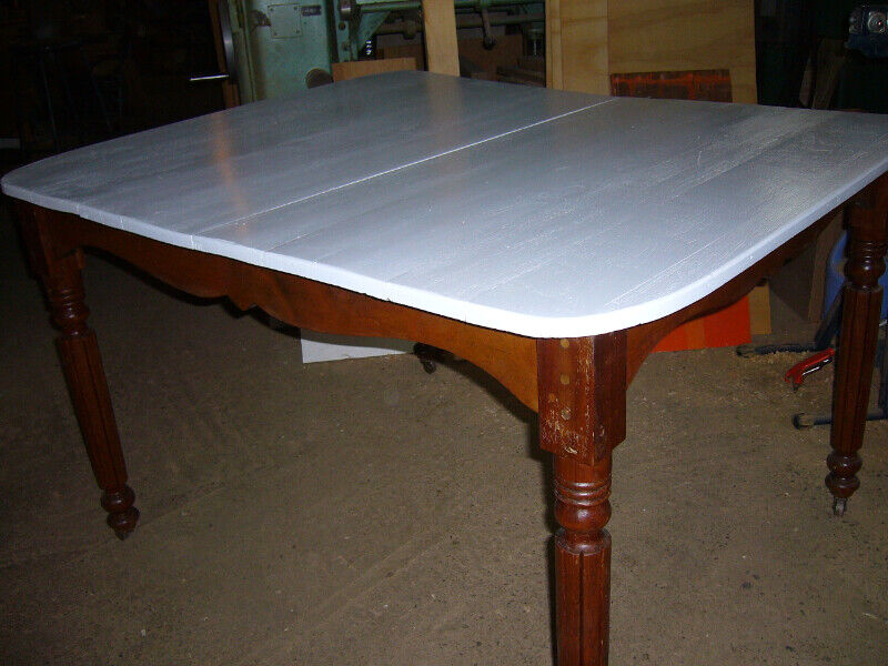 Table en noyer Mobilier de salle à manger et cuisine Saint