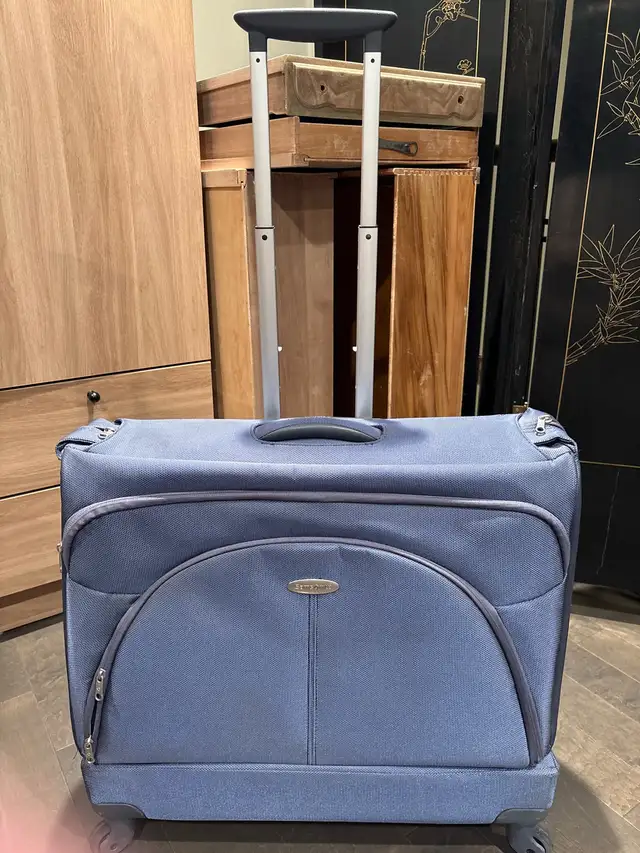 Samsonite Suitcase445588795347456007