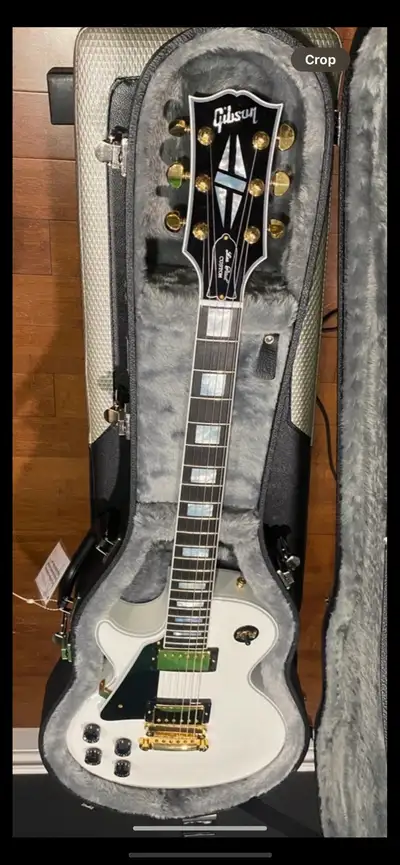 Brand new condition stunning white les Paul custom in lefthand . These are special order and up to a...