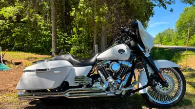 2014 Street Glide Special 103 High Output - Stage 2 21" spoke wheel + Michelin tires (front and back...