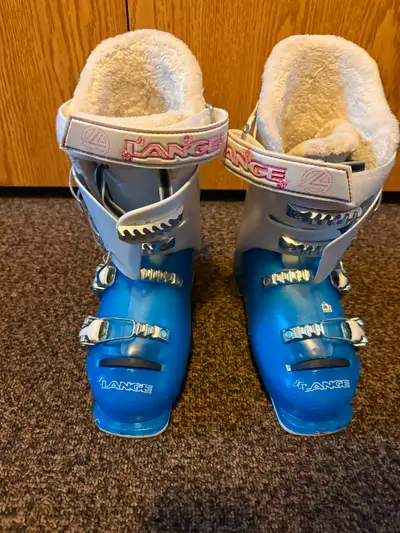 Kids ski boots size 22.5, shoe 4.5, View more