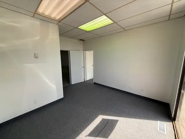 INDUSTRIAL SPACE FOR RENT AT CHESSWOOD AND SHEPPARD in Commercial & Office Space for Rent in City of Toronto - Image 9