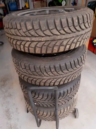 Four winter tires 205-60R-16 Used one season less than 150 km Stored inside Off a 2004 Chrysler Sebr...