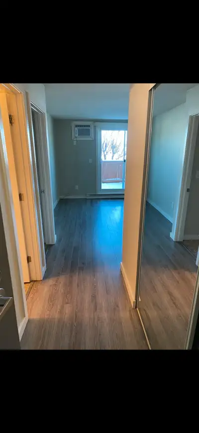 1BR Ground Floor Condo – Yard, Parking, Laundry – Pet Friendly