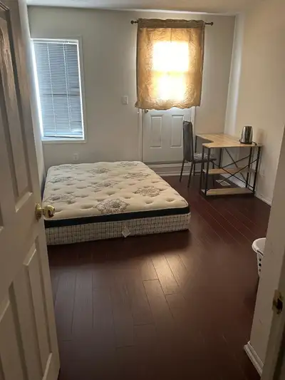 Room For Rent Until Aug 31 ,2025 NEAR YORK U