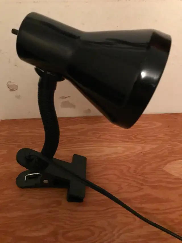 Black Metal CLIP ON ADJUSTABLE Desk Lamp in Indoor Lighting & Fans in Mississauga / Peel Region - Image 6