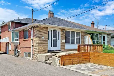 Charming Room for Rent: Perfect for Students and Professionals!... hurry!!... Note: Please call me i...
