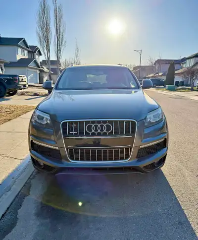 Selling our beautiful 2011 Audi Q7 3.0T supercharged engine Quattro Automatic transmission Top of th...