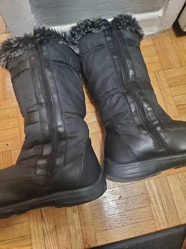 Women's Black Winter Boots with  Faux Fur in Women's - Shoes in Mississauga / Peel Region - Image 4