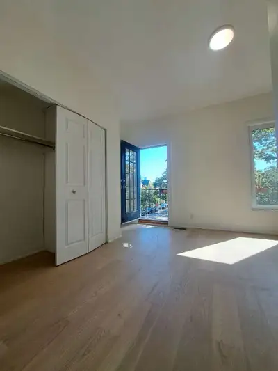 Second Floor Room with 3 Private Bathroom one with Private Deck ✨ Downtown Toronto Room for Rent – P...