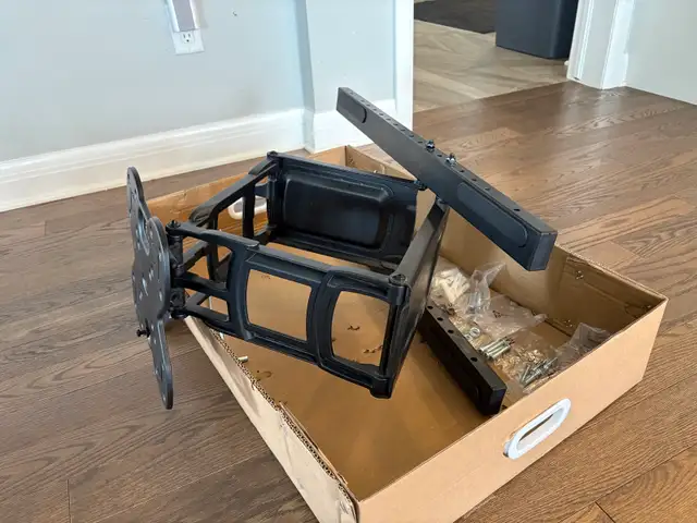 TV Wall Mount in Video & TV Accessories in Ottawa - Image 3