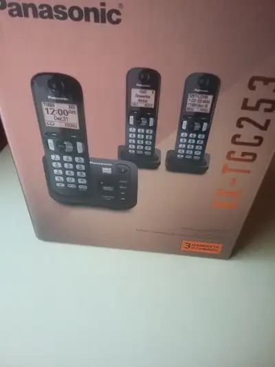 3 CORDLESS PANISOINC PHONES BOUGHT BUT NEVER ENDED UP USING ASKING 85.00