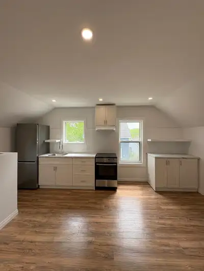 Well located rental unit in the heart of Owen Sound. Just minutes to the water and close by to groce...