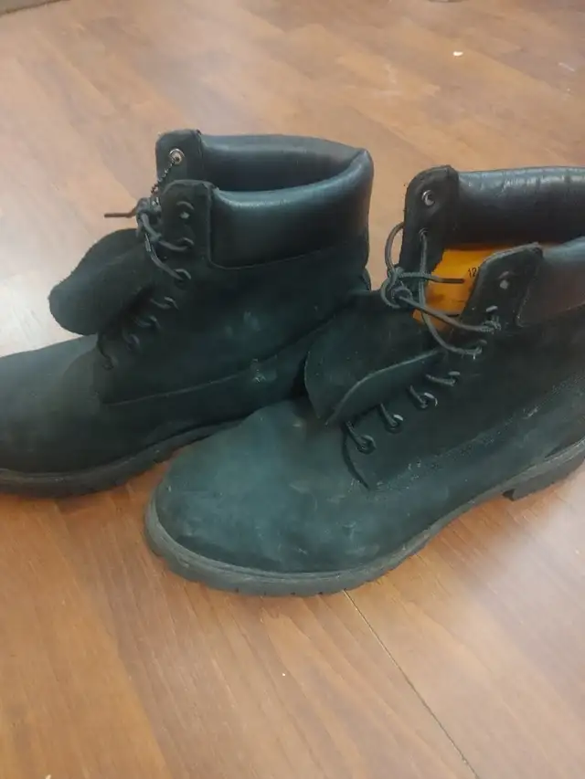 Timberland boots in Men's Shoes in Hamilton - Image 3