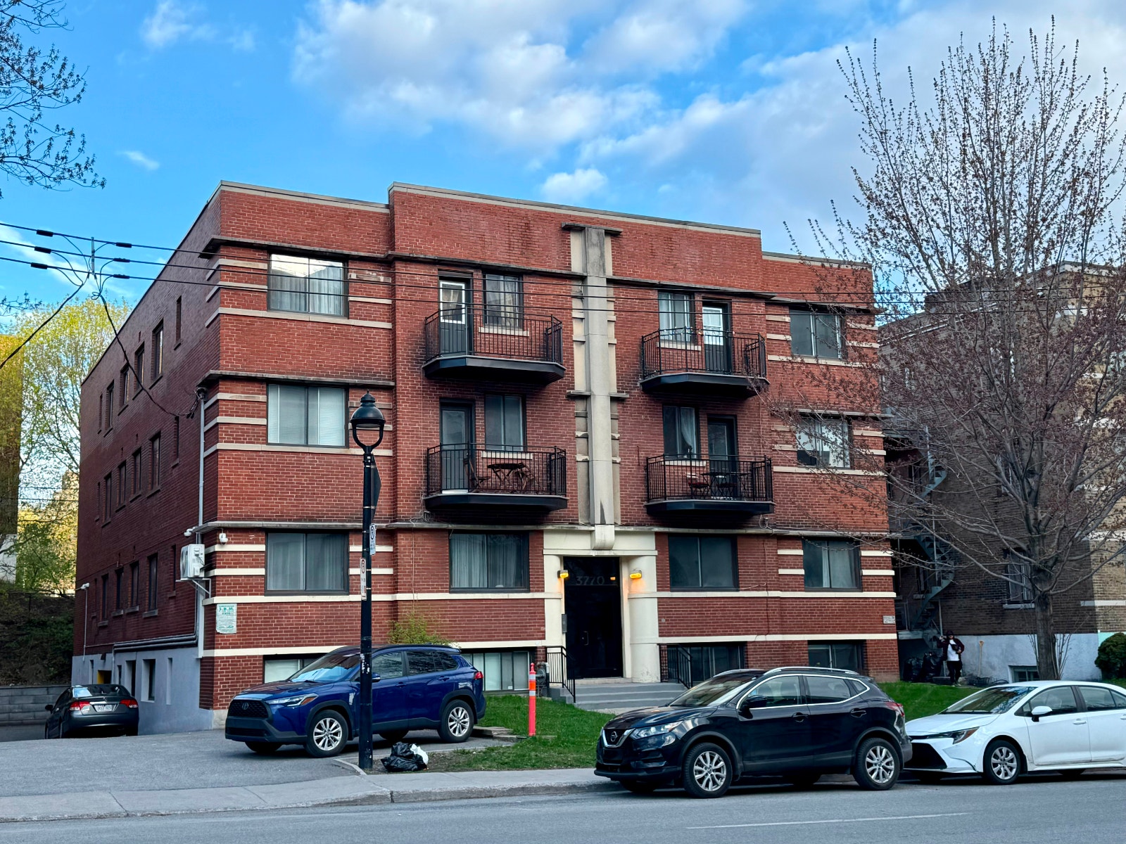 5 1/2 RENOVES METRO COTE-DES-NEIGES/COTE-SAINTE-CATHERINE — photo 1