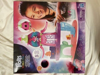 DreamWorks Trolls World Tour Blooming Pod Stage Musical Toy new