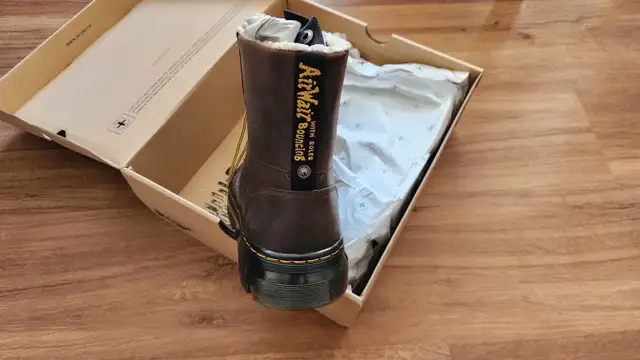 Dr. Martens Combs Leather FD Winter Boots - Unisex  NEW Size 11 in Men's Shoes in City of Toronto - Image 6