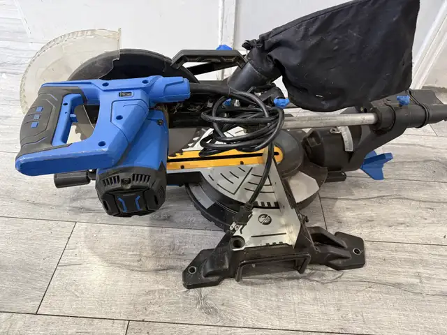 Mastercraft 15 Amp Single-Bevel Sliding Compound Mitre Saw  in Power Tools in Oshawa / Durham Region - Image 8