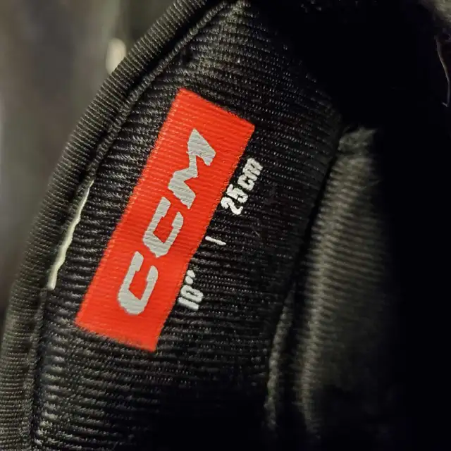 New 10" Kids CCM Hockey Gloves  in Hockey in Barrie - Image 6