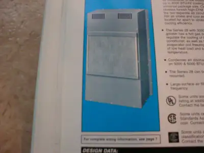 Climatiseur de fenêtre pour une pièce de maison. Il est très performant, peu gourmand en énergie et...
