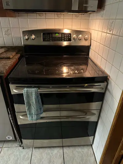 GE Profile stove - Orléans, View more