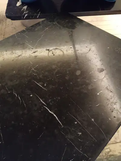 Nous pouvons restaurer vos dessus de table en marbre , leur redonner un certain lustre et cacher la...