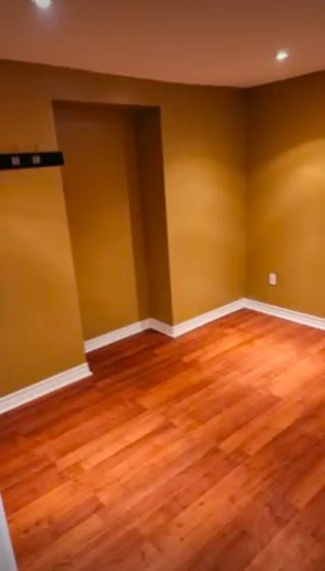 1 room basement for rent.Unfurnished, shared bathrooms/kitchen in Room Rentals & Roommates in Oakville / Halton Region - Image 5