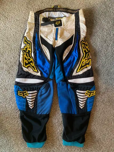 Youth dirtbike pants , good condition still( size 30 )