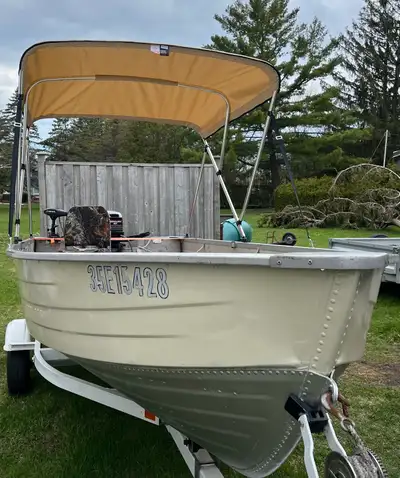 2stroke 20 hp mercury Was running on idle then stopped. I can’t seem to restart it Help is appreciat...