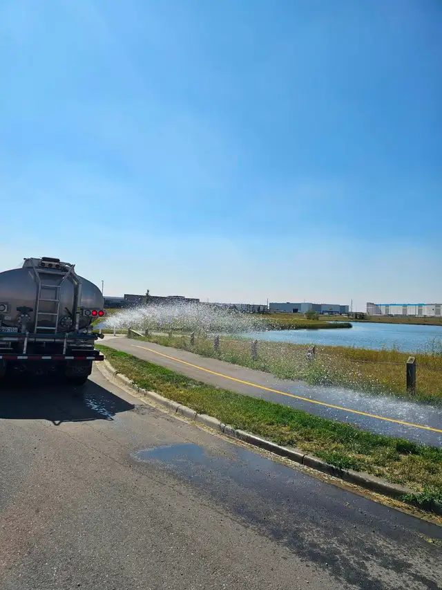Water Hauling, Septic Tank Pumping 403 438-0607 in Other in Calgary - Image 2