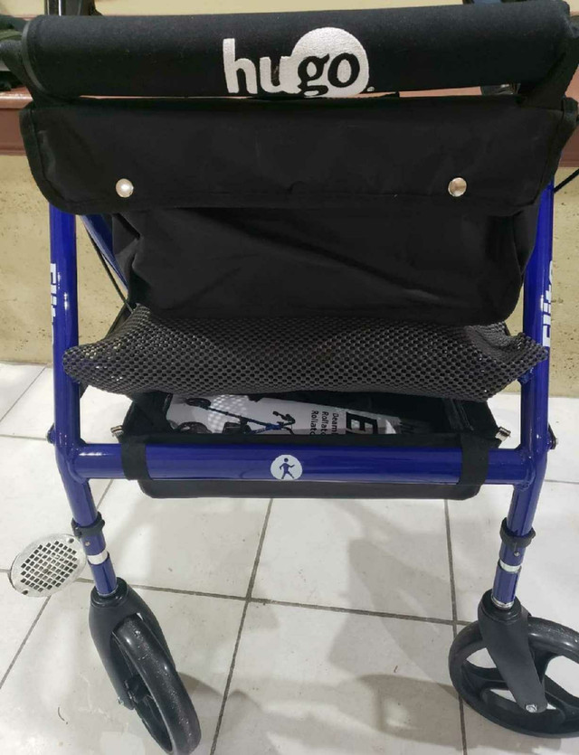 *URGENT*Chaise roulante retractable de marque ELITE dans Santé et besoins spéciaux  à Saint-Hyacinthe - Image 2